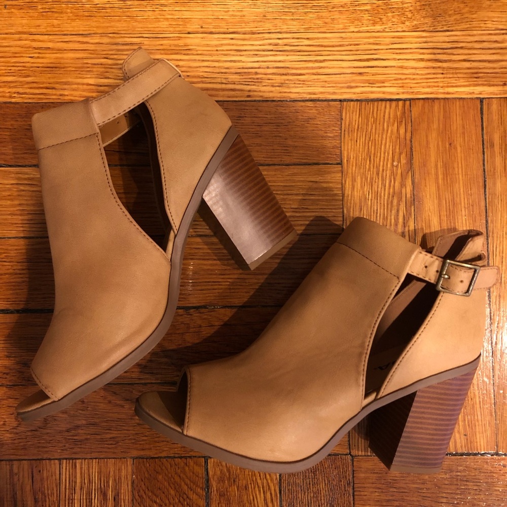 Peep Toe Bootie 💁🏻‍♀️